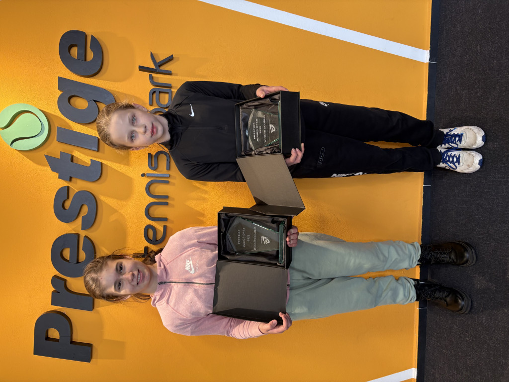 zleva J.Steskalová (TK Agrofert Prostějov) a T. Hávová (F.H.TK Dobřichovice)